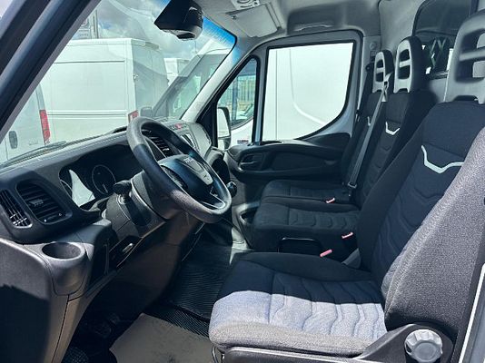 Vehicle image 3 / 4