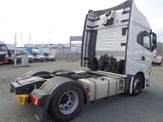 Vehicle image 6 / 15