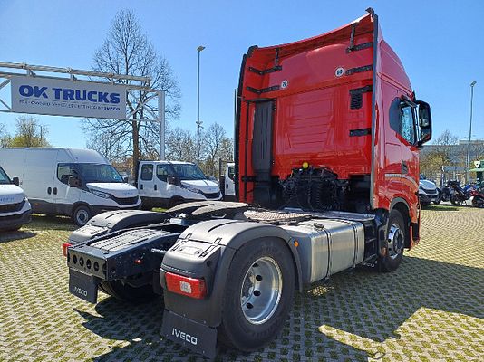 Vehicle image 3 / 14