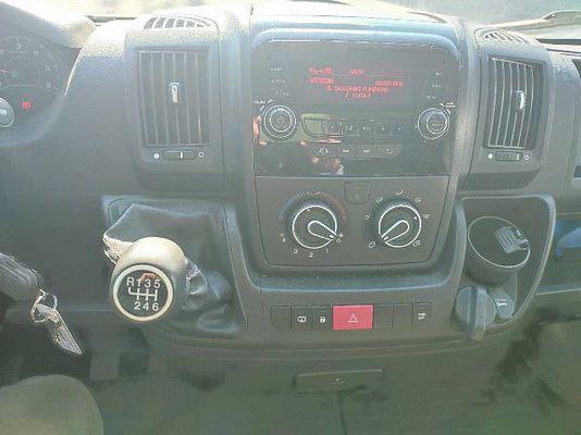 Vehicle image 9 / 11