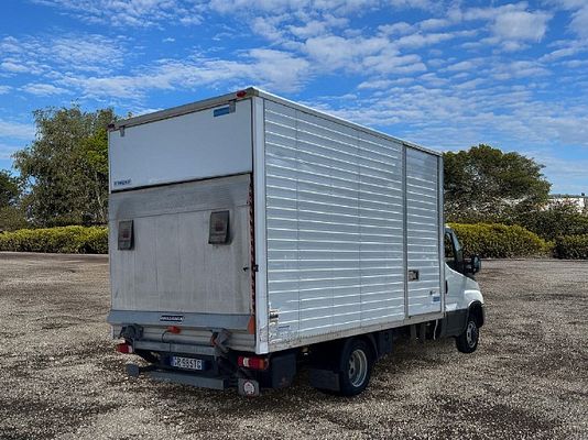 Vehicle image 7 / 14