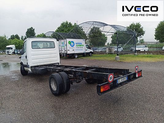 Vehicle image 4 / 5