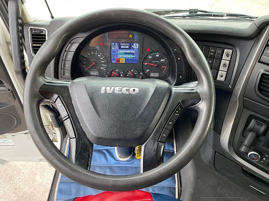 Vehicle image 4 / 18