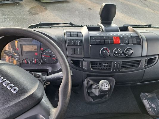 Vehicle image 12 / 13