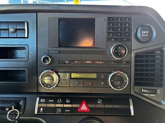 Vehicle image 12 / 15