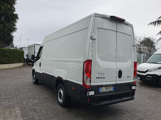 Vehicle image 5 / 11