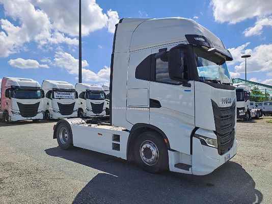 Vehicle image 8 / 15