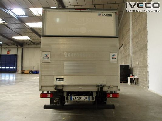 Vehicle image 2 / 5