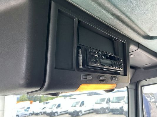 Vehicle image 17 / 19