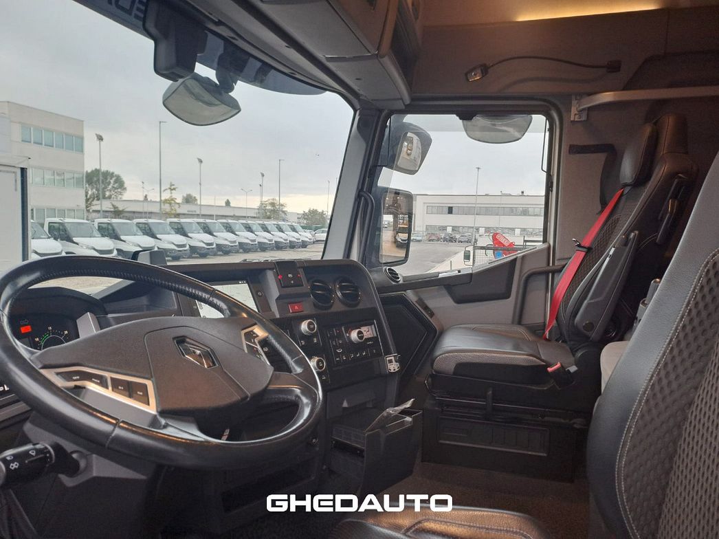 Renault | TRATTORE STRADALE RENAULT T 520 HIGH CAB