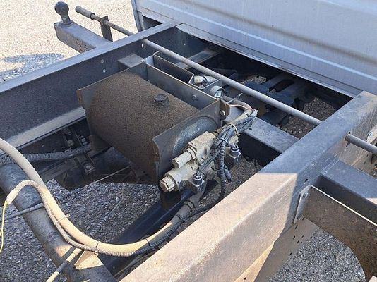 Vehicle image 5 / 15