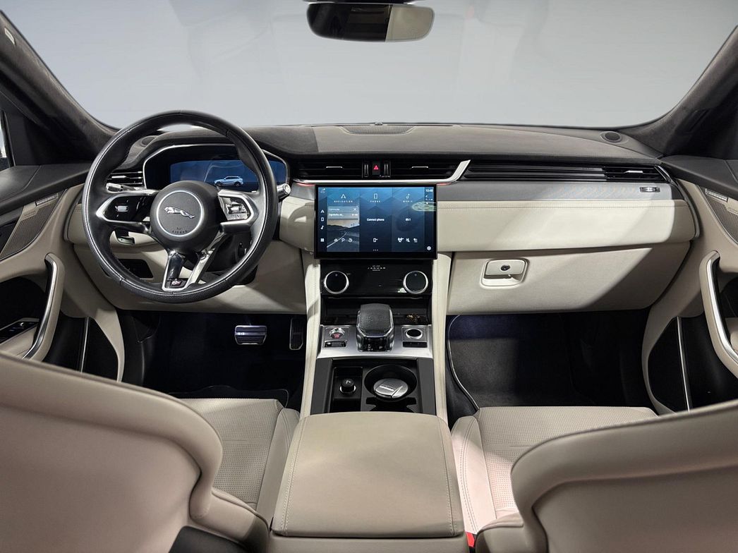 Jaguar | F-Pace P550 AWD SVR