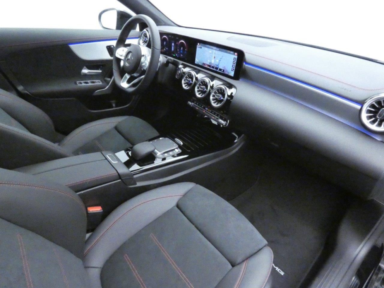 Photo du v&eacute;hicule 9 / 18