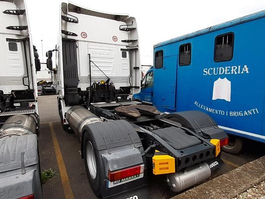 Vehicle image 2 / 2