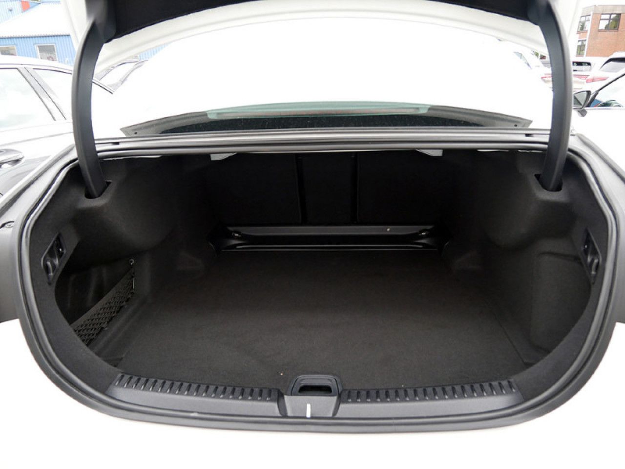 Mercedes-Benz E-Klasse – Bild 9
