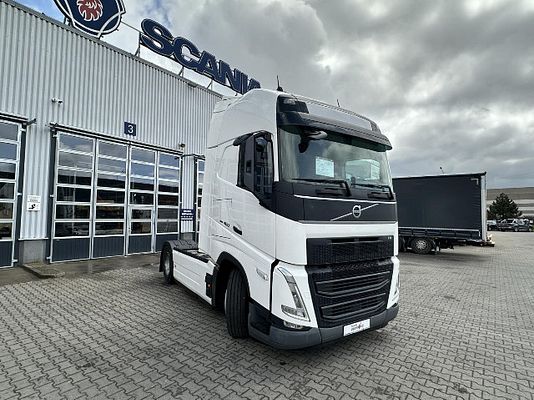 Vehicle image 2 / 20