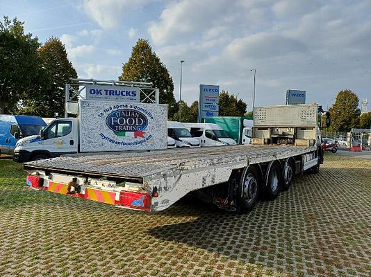 Vehicle image 3 / 11