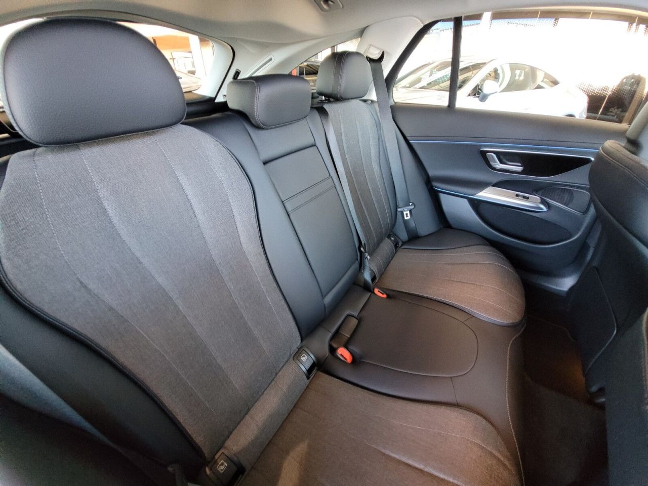Mercedes-Benz E-Klasse – Bild 9