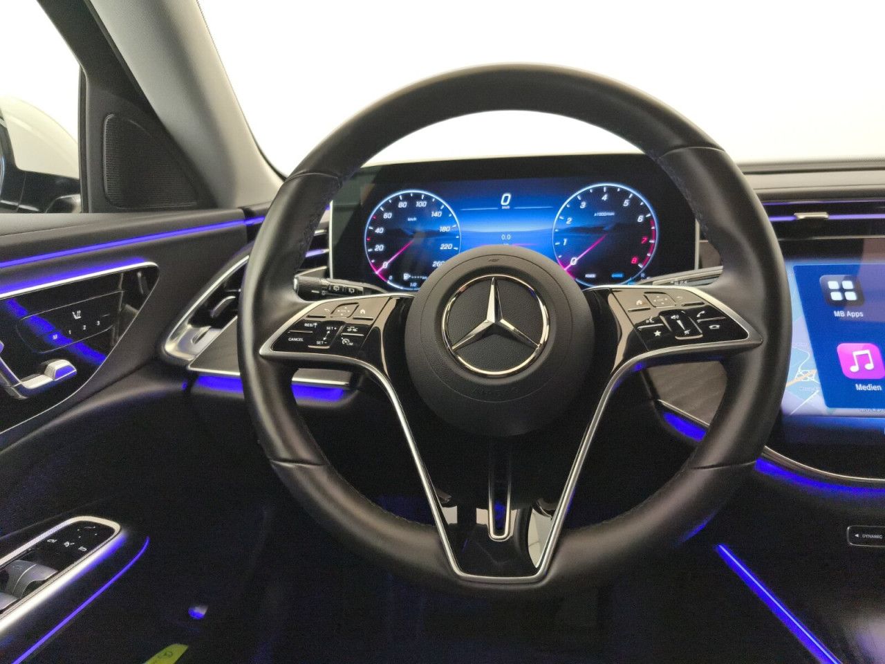 Mercedes-Benz E-Klasse – Bild 13