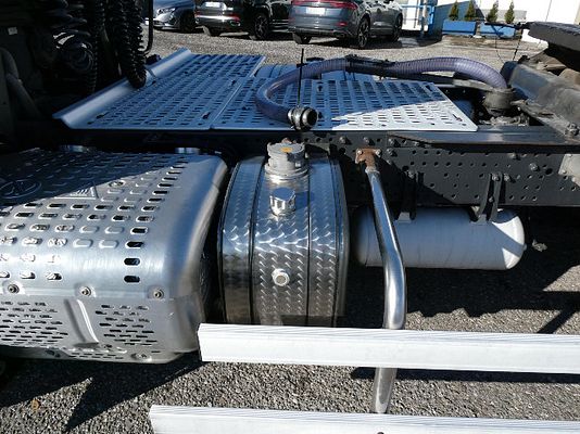 Vehicle image 5 / 15