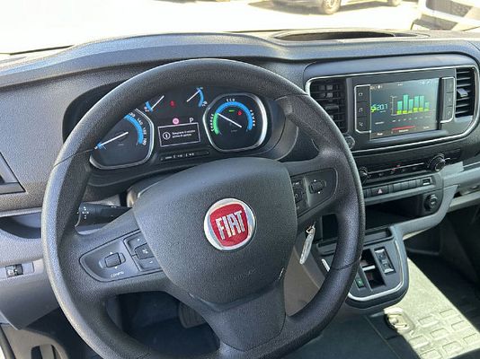 Vehicle image 11 / 16