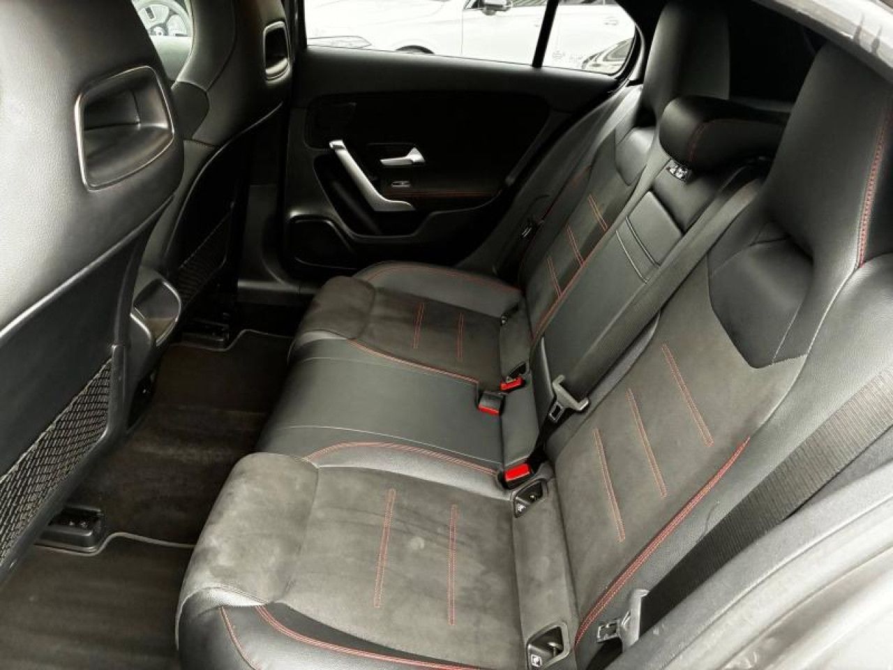 Photo du v&eacute;hicule 8 / 8