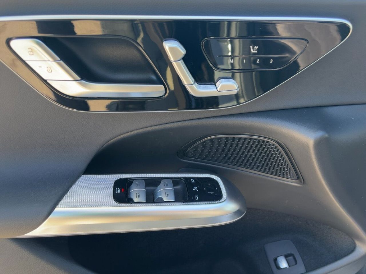 Mercedes-Benz E-Klasse – Bild 12