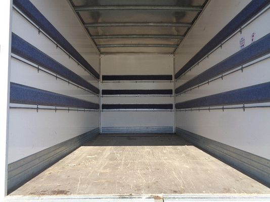 Vehicle image 7 / 12