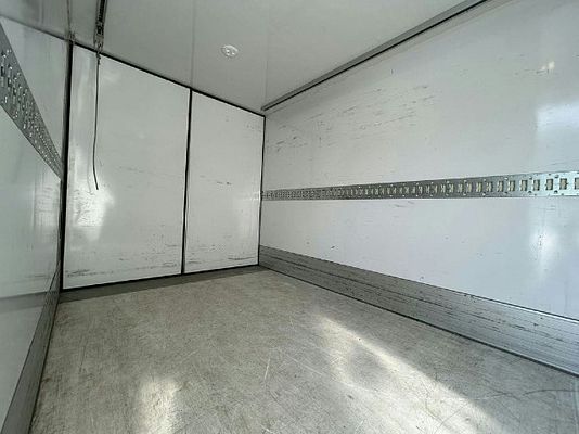 Vehicle image 6 / 19