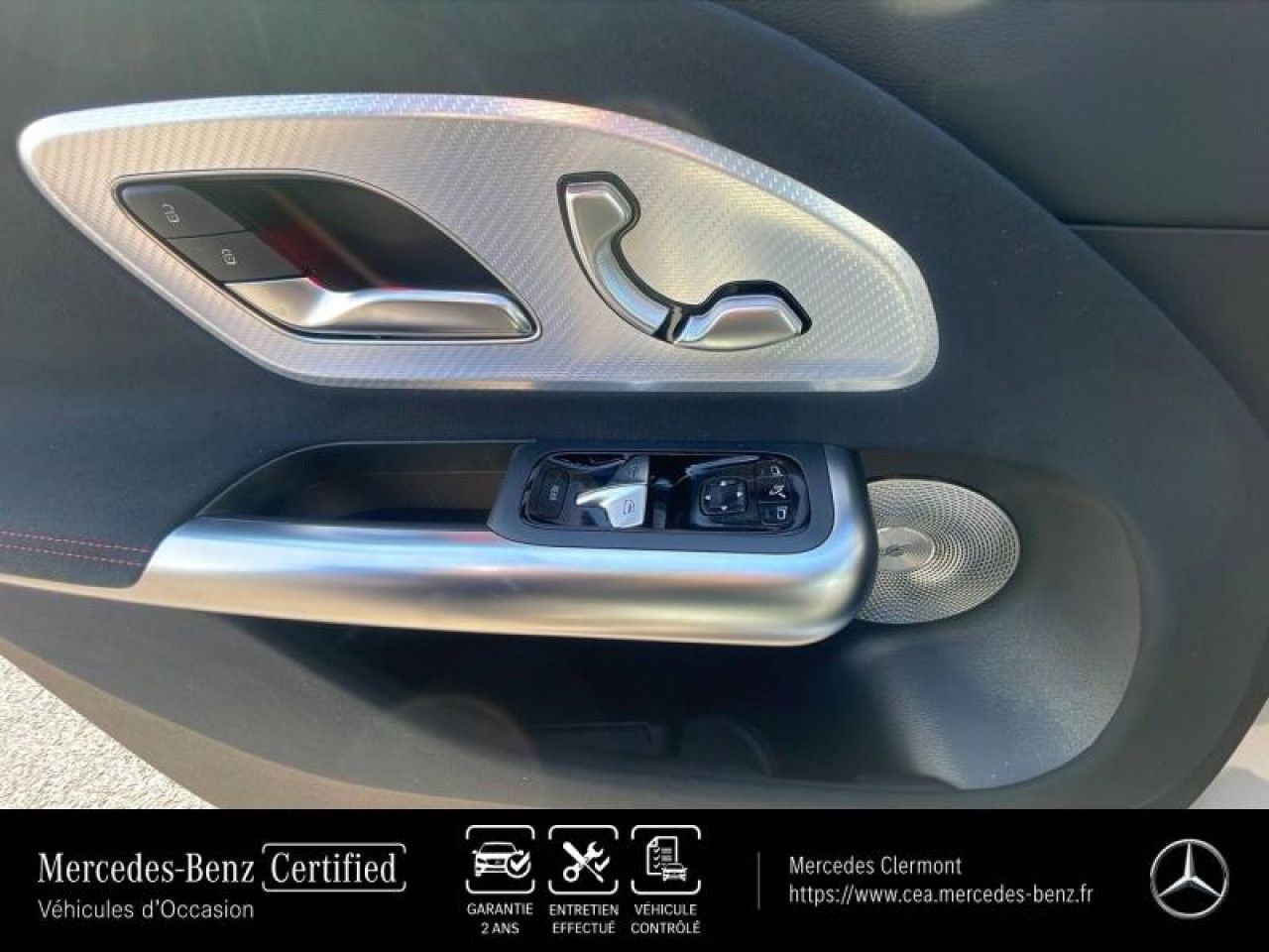 Photo du v&eacute;hicule 16 / 18