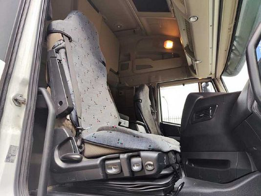 Vehicle image 6 / 14