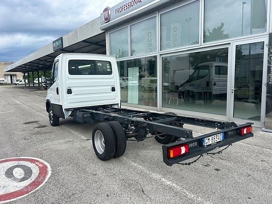 Vehicle image 7 / 13