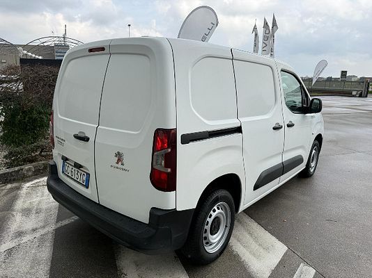 Vehicle image 12 / 14