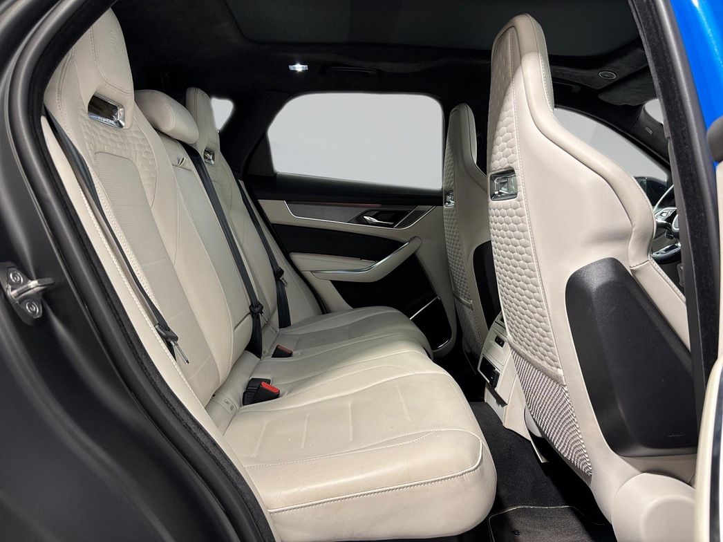 Jaguar | F-Pace P550 AWD SVR