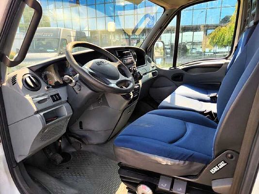 Vehicle image 7 / 10