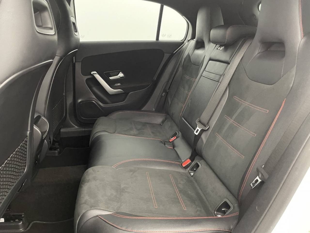 Photo du v&eacute;hicule 16 / 18