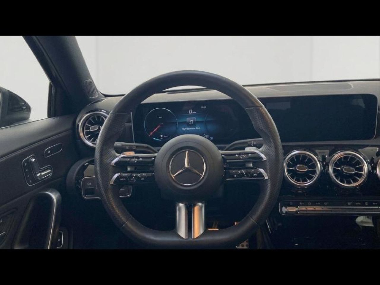 Photo du v&eacute;hicule 2 / 13