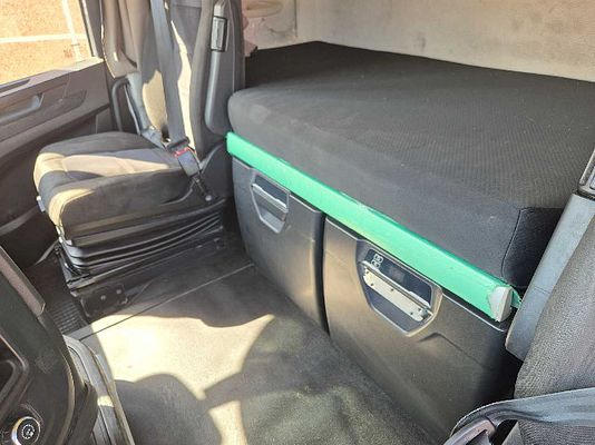 Vehicle image 9 / 9