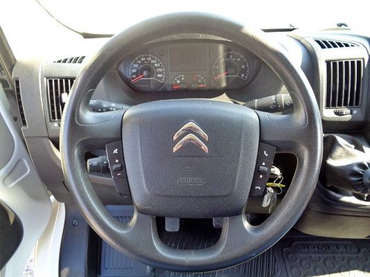 Vehicle image 10 / 14