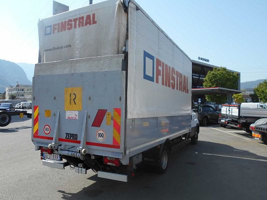 Vehicle image 3 / 8