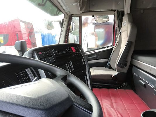 Vehicle image 13 / 17
