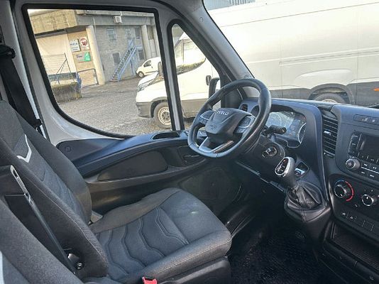 Vehicle image 4 / 14
