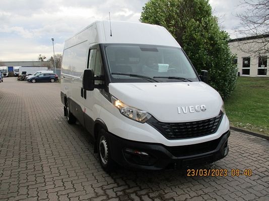 Vehicle image 1 / 5