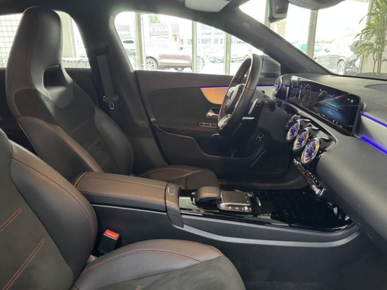 Photo du v&eacute;hicule 16 / 18