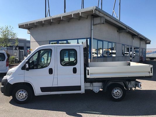 Vehicle image 3 / 16