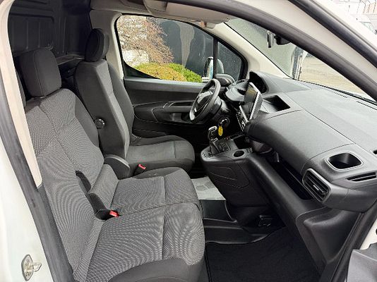 Vehicle image 7 / 14