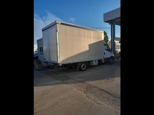 Vehicle image 4 / 20