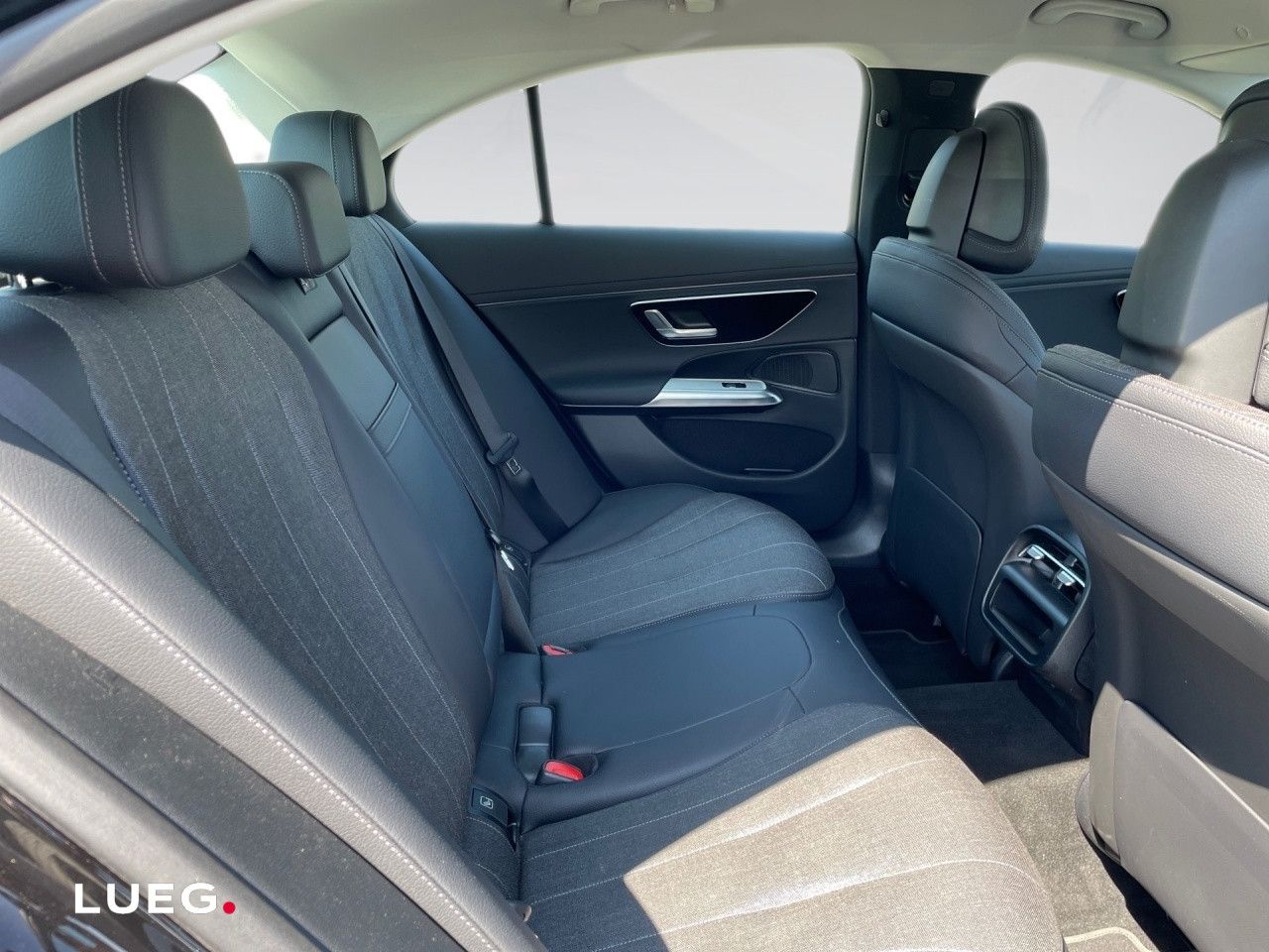 Mercedes-Benz E-Klasse – Bild 12