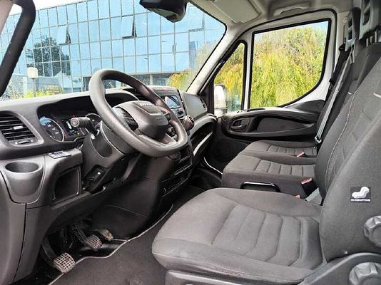Vehicle image 7 / 11