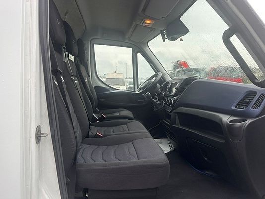 Vehicle image 15 / 20